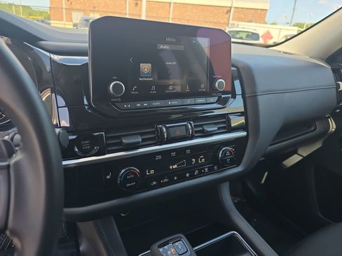 Used 2025 Nissan Pathfinder SV AWD/4WD image 22