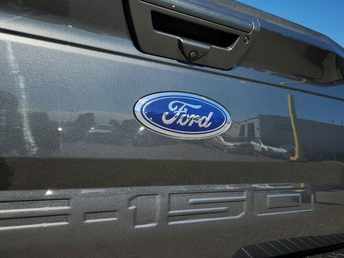 Used 2019 Ford F150 Lariat w/ Equipment Group 502A Luxury AWD/4WD image 12