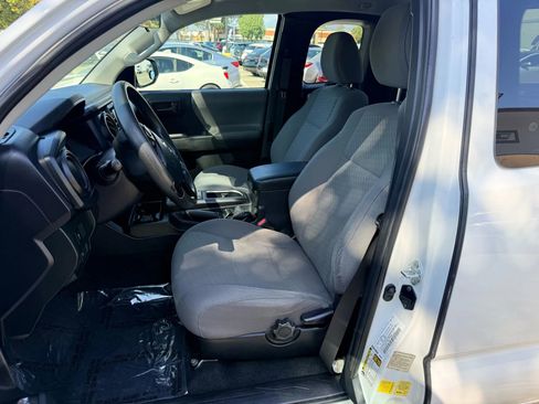 Used 2021 Toyota Tacoma SR image 9