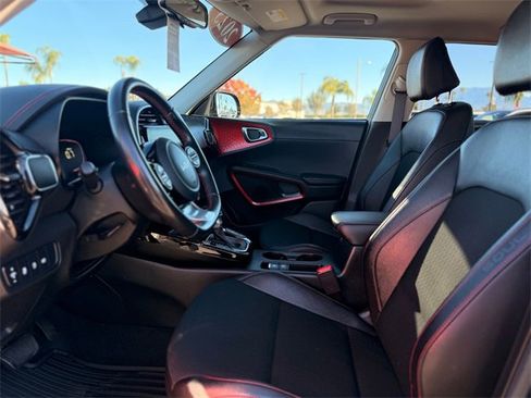 Used 2023 Kia Soul GT-Line w/ GT-Line Technology Package image 17