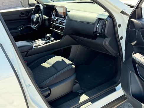 Certified 2023 Nissan Pathfinder SV w/ Black Appearance Package FWD image 27