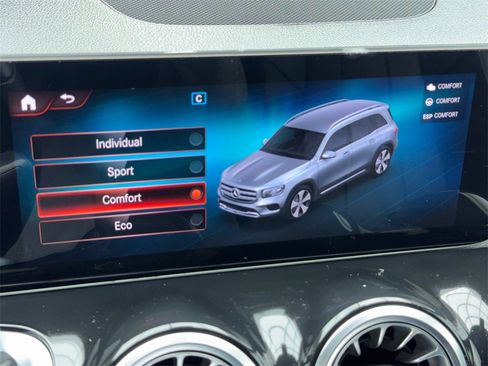 Used 2021 Mercedes-Benz GLB 250 w/ Premium Package image 21