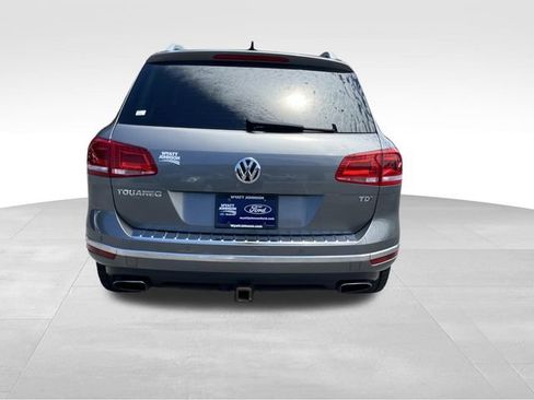 Used 2016 Volkswagen Touareg TDI AWD/4WD image 4