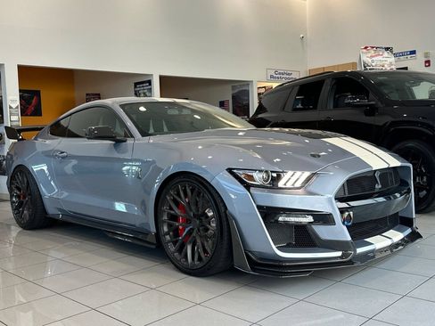 Used 2022 Ford Mustang Shelby GT500 RWD image 2