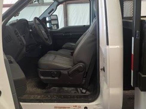 Used 2016 Ford F550 2WD Regular Cab Super Duty image 8