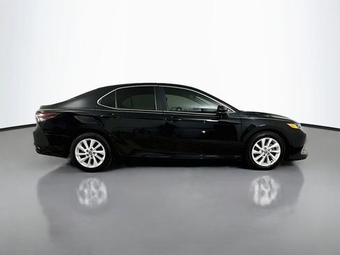 Used 2021 Toyota Camry LE FWD image 5