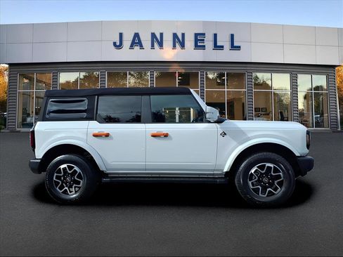 Used 2023 Ford Bronco Outer Banks image 4