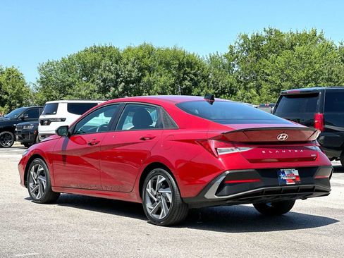 Used 2025 Hyundai Elantra SEL FWD image 13