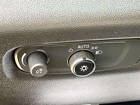 Used 2023 Chevrolet Traverse Premier w/ Redline Edition FWD image 10