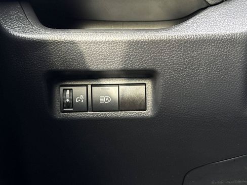 Used 2024 Toyota RAV4 XLE FWD image 30