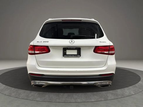 Used 2017 Mercedes-Benz GLC 300 4MATIC image 4