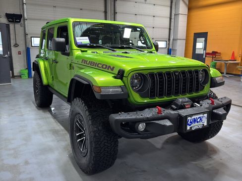 Used 2025 Jeep Wrangler Unlimited Rubicon w/ XTREMEE 35" Tire Package AWD/4WD image 7
