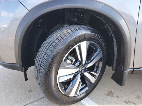 Certified 2024 Nissan Rogue SL image 32