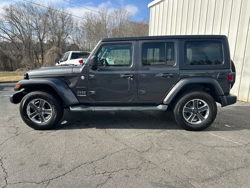 Used 2020 Jeep Wrangler Unlimited Sahara image 9