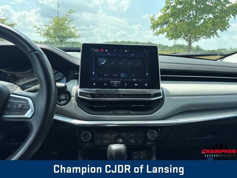 Used 2022 Jeep Compass Limited AWD/4WD image 3