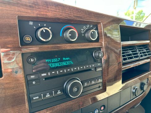 Used 2014 GMC Savana 1500 image 21