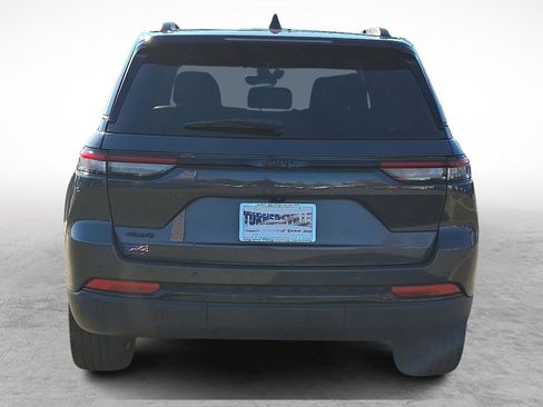 Used 2022 Jeep Grand Cherokee Altitude image 4