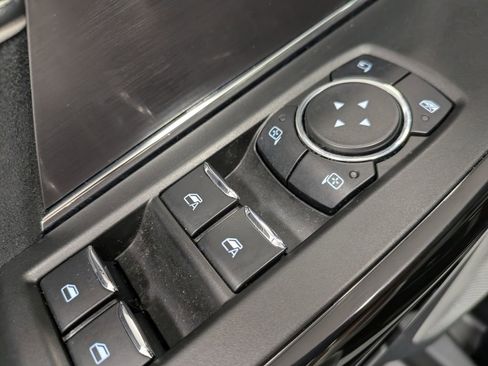 Used 2025 Ford F150 Lightning Platinum image 10