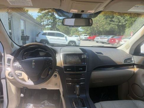 Used 2013 Lincoln MKT FWD image 15