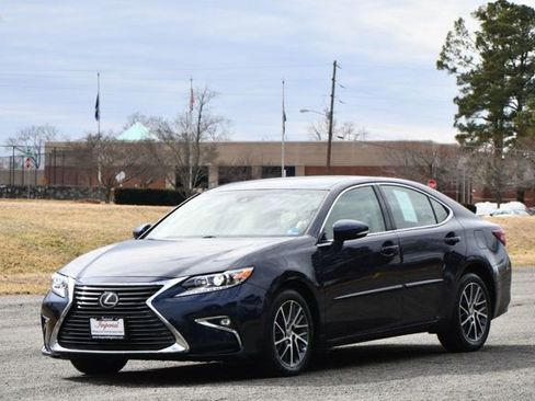 Used 2017 Lexus ES 350 w/ Navigation System Package image 3