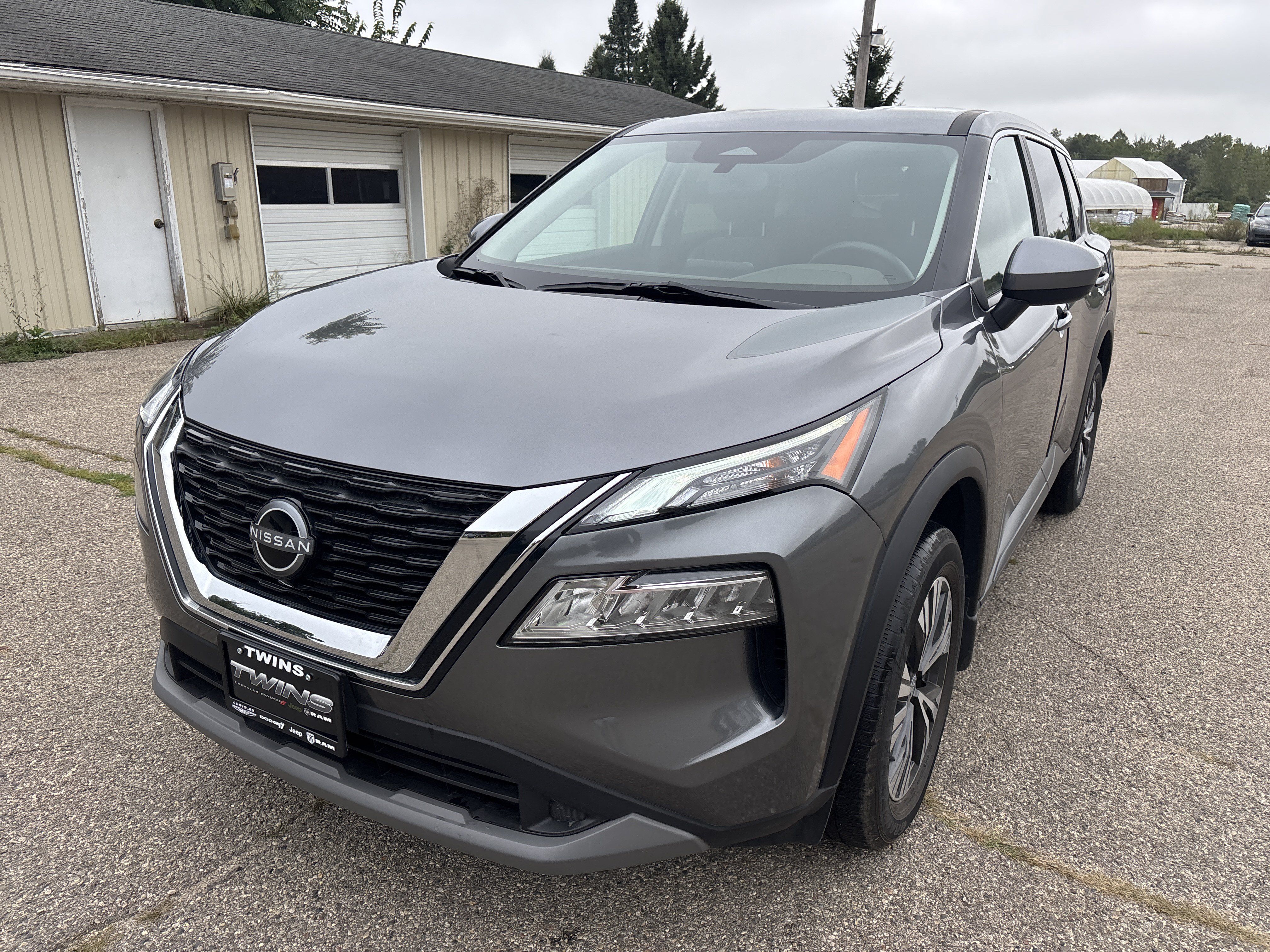 Used 2023 Nissan Rogue SV AWD/4WD image 9