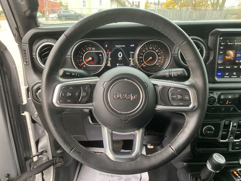 Used 2020 Jeep Gladiator Overland image 15