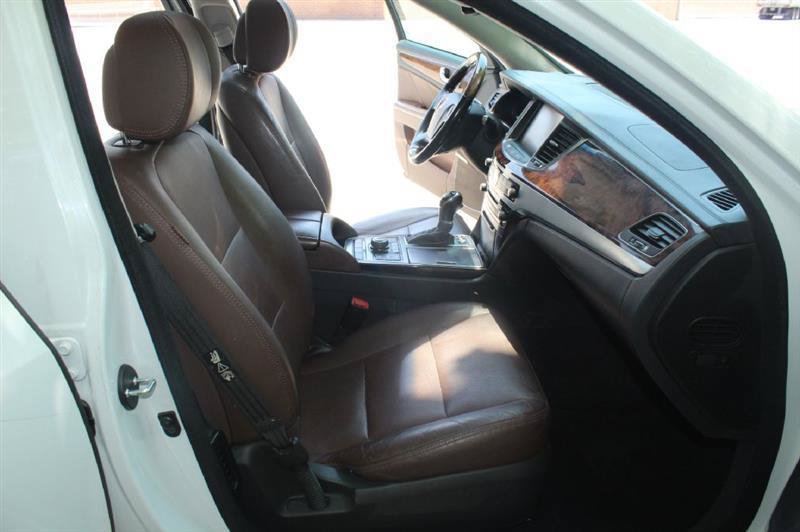 Used 2014 Hyundai Equus Signature RWD image 7