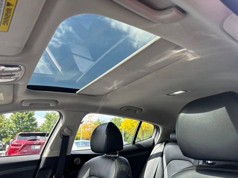 Used 2019 Kia Stinger w/ Sun & Sound Package RWD image 11
