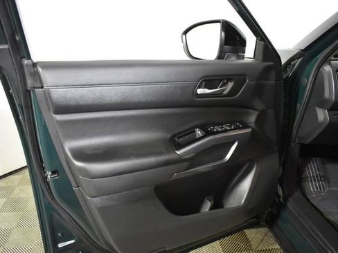 Certified 2024 Nissan Pathfinder SL w/ Black Appearance Package image 7