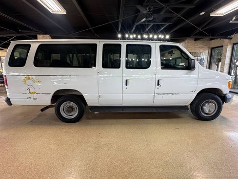 Used 2006 Ford E-350 and Econoline 350 XL RWD image 8