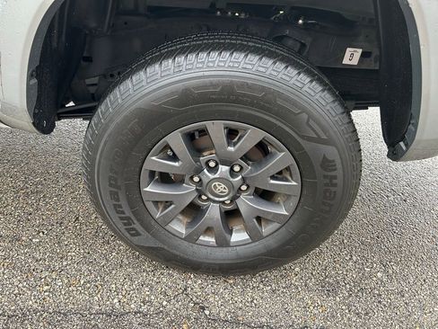 Certified 2023 Toyota Tacoma SR5 AWD/4WD image 9