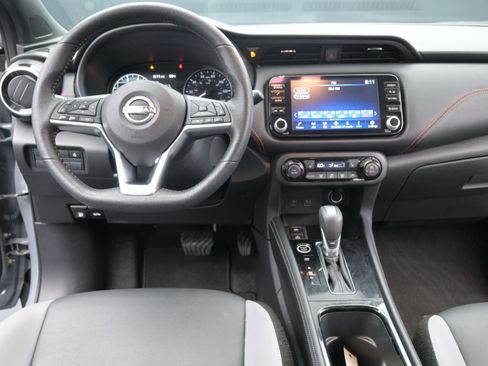 Used 2023 Nissan Kicks SR w/ SR Premium Package FWD image 20