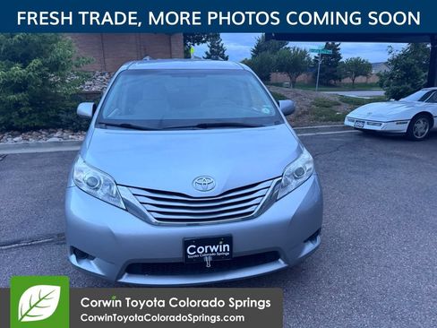 Used 2015 Toyota Sienna LE AWD/4WD image 2