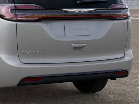 New 2026 Chrysler Pacifica Select image 13