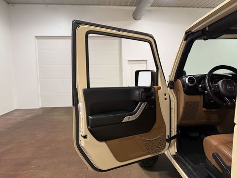 Used 2011 Jeep Wrangler Sahara w/ Connectivity Group AWD/4WD image 51