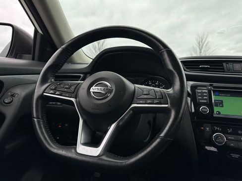 Used 2017 Nissan Rogue SV w/ SV Premium Package image 22