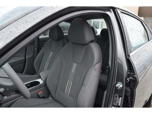 New 2025 Hyundai Elantra SEL image 28