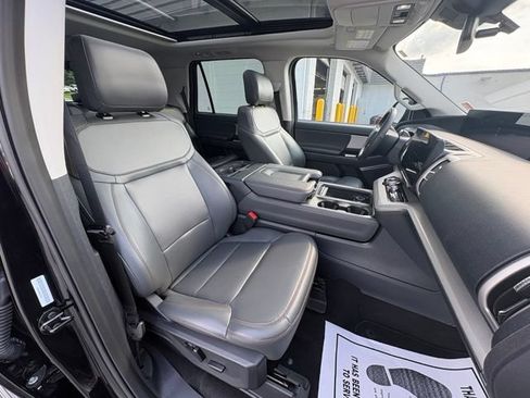 Used 2025 Ford Expedition Active AWD/4WD image 29