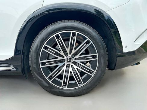 Used 2023 Mercedes-Benz EQS 580 4MATIC SUV w/ Exclusive Trim Package image 32