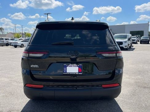 Used 2023 Jeep Grand Cherokee L Laredo AWD/4WD image 19