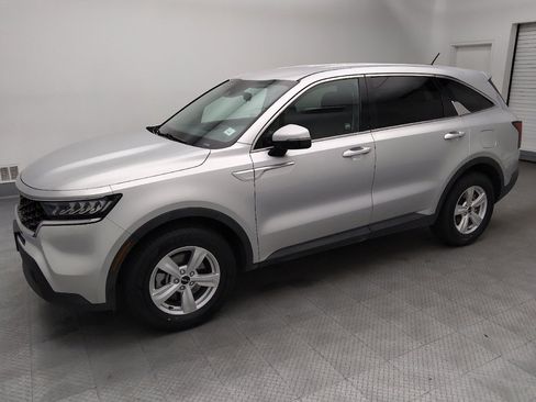 Used 2022 Kia Sorento LX FWD image 2
