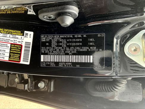Used 2023 Toyota Highlander XLE AWD/4WD image 19