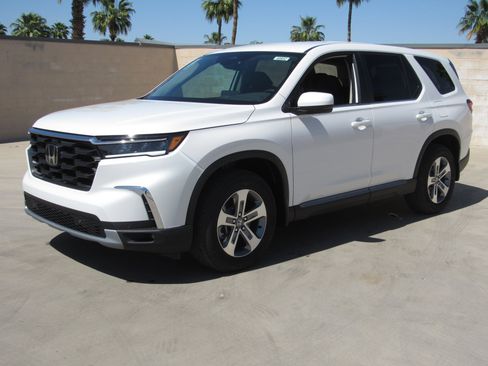 New 2025 Honda Pilot EX-L image 2