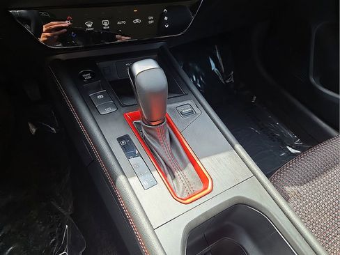 Used 2026 Nissan Kicks SR image 30