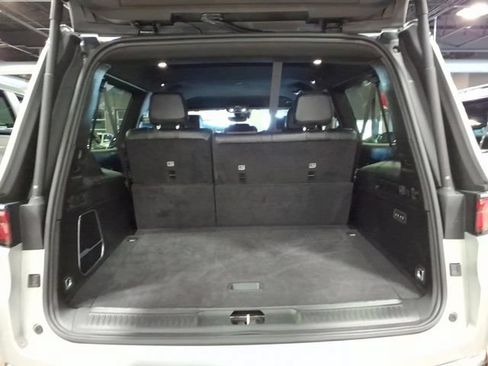 Used 2024 Jeep Wagoneer L Series III w/ Flexible Seating Group AWD/4WD image 19