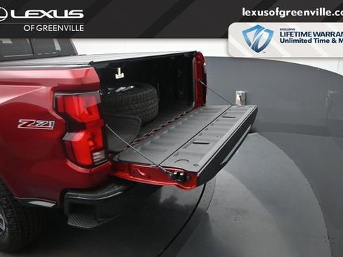 Used 2025 Chevrolet Colorado Z71 w/ Technology Package AWD/4WD image 28