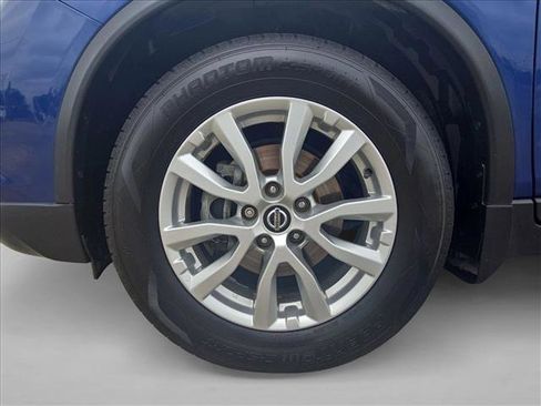 Used 2020 Nissan Rogue SV FWD image 23