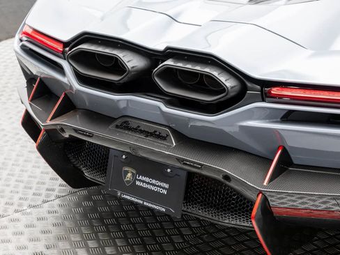 Used 2024 Lamborghini Revuelto image 34