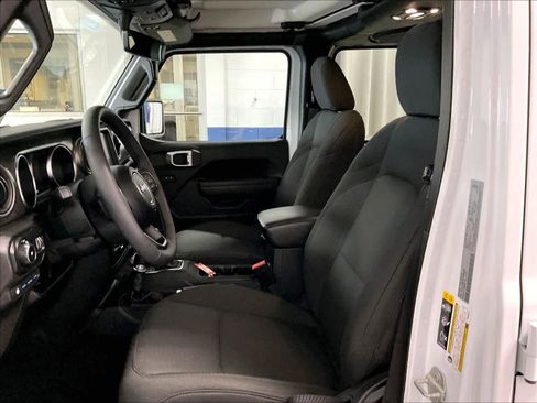 Used 2023 Jeep Wrangler Unlimited w/ Cold Weather Group AWD/4WD image 10