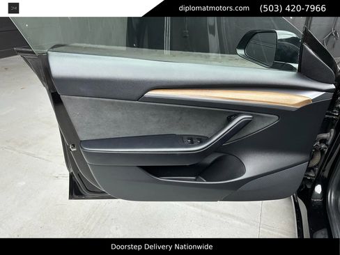 Used 2021 Tesla Model 3 Performance image 23